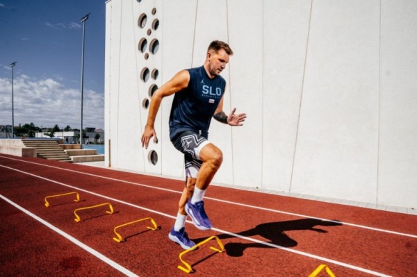 韦斯利-约翰逊谈东契奇减肥：不止是做给别人看 他想要重回总决赛