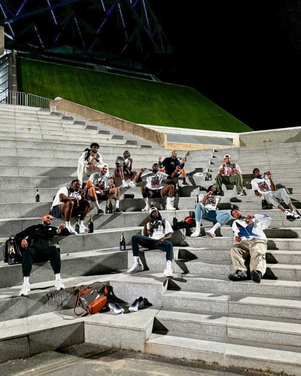 去年今日夺金！库里：终身难忘的回忆！