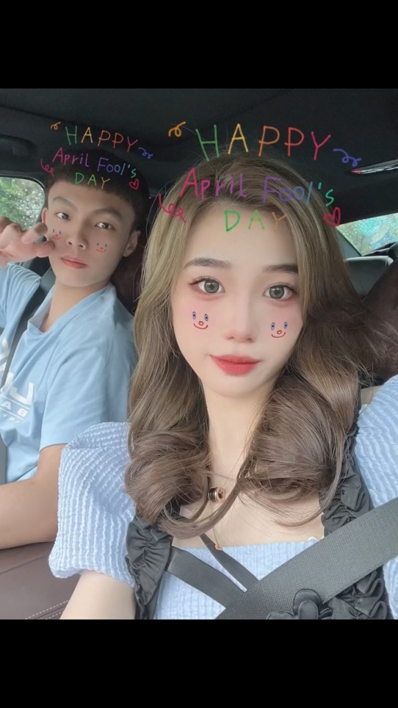 徐杰曾在每年春节晒与女友看烟花恩爱视频 还配文:与你永远在一起