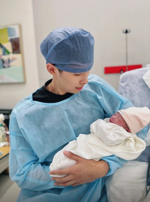 可喜可贺！福建男篮球员邹阳更新社媒：我们生了一个漂亮的女儿~