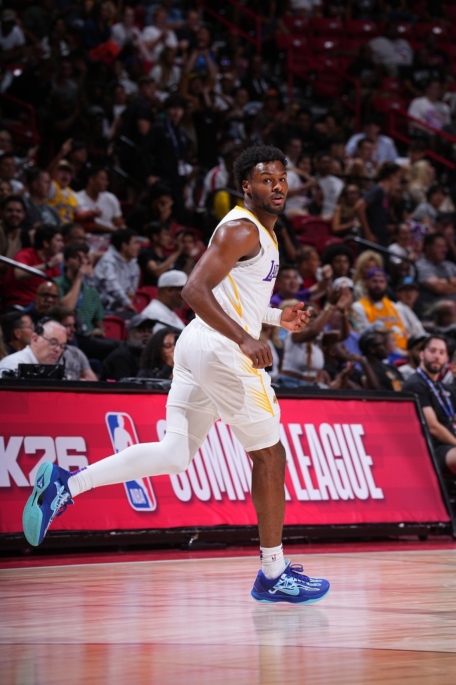 阿里纳斯：布朗尼威胁不到任何人的历史地位 他爸退了没人会理他